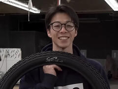 オートレース公式ファンクラブに浅倉 樹良選手 直筆サイン入り「練習用タイヤ&グッズセット」が登場！